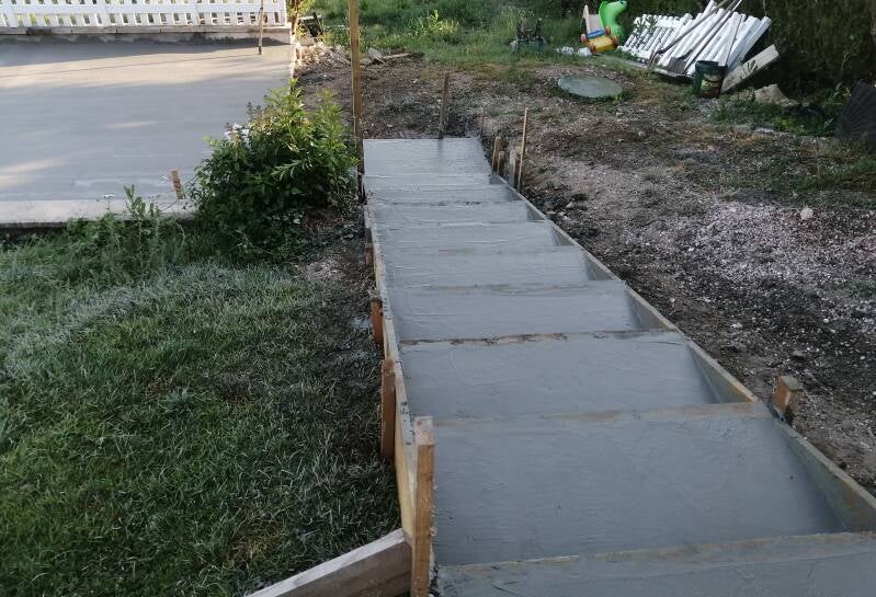 Dalle béton de terrasse coulée avec passage des réseaux électriques