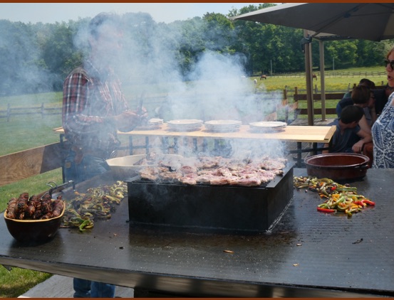 Cuisine au brasero sur la terrasse du Ranch M
